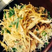 焼き鳥丼
ブー丼（豚丼）
のり弁丼
えび塩天丼

※写真はブー丼（豚丼）