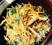 焼き鳥丼
ブー丼（豚丼）
のり弁丼
えび塩天丼

※写真はブー丼（豚丼）