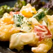 ・枝豆
・お刺身おすすめ盛り
・おすすめサラダ
・焼き鳥盛り合わせ
・エビマヨ
・揚げ物の盛り合わせ
・焼き飯

※コース内容は変更する場合があります。
※飲み放題メニューはスタッフまで。