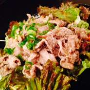 淡路牛と淡路玉ねぎのサラダ