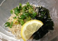 山芋焼き
じゃがバター
もろキュウ
うめキュウ
淡路じゃこのおろしポン酢
なめたけおろし
塩だれきゅうり

※写真は淡路じゃこのおろしポン酢