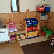 キッズコーナー、授乳室、オムツ替え台完備！　キッズメニューも豊富！　もちろん、お子様用の食器や椅子もご用意しております。お子様連れでのお食事なら、【D-Light】へ！