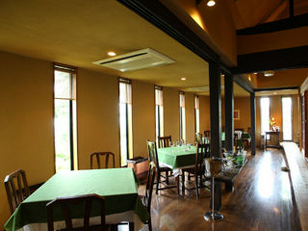 広々とした店内。