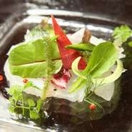 毎朝新鮮な鮮魚を配達して頂き　本日のマリネと調理