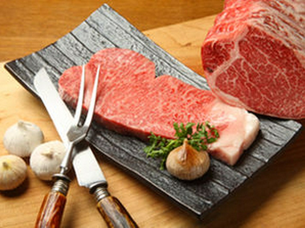 シェフが自ら厳選した牛肉のサーロイン・フィレ