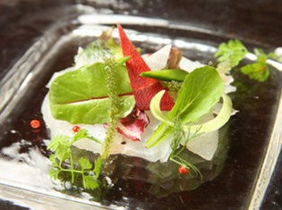 自らが確かな目利きで仕入れる「旬の新鮮な野菜」