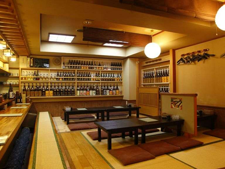 土佐の旬の食材に杯が進む酒好きが集う納得の店！