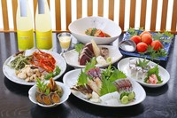 高知の海の幸、山の幸がたっぷり堪能できる贅沢コースです。

*プラス2500円で2時間飲み放題に出来ます（5名様より承ります）