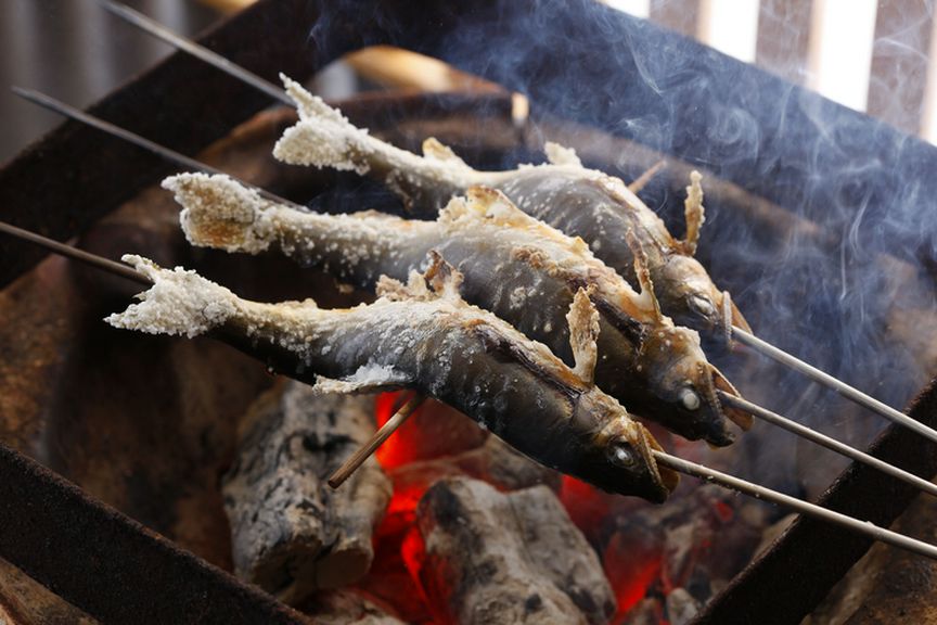 夏場は解禁、安田川天然あゆの塩焼は旨い。