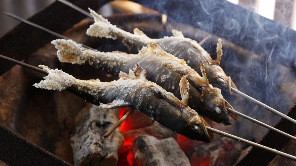 夏場は解禁、安田川天然あゆの塩焼は旨い。