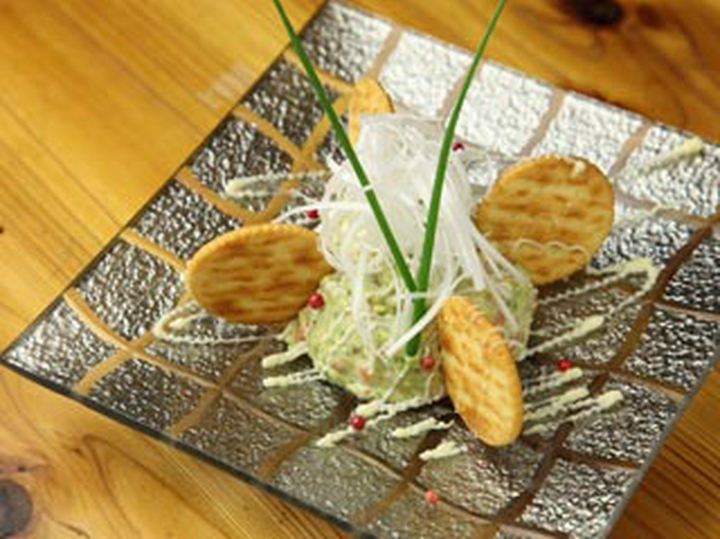 サーモンとアボカドのタルタル