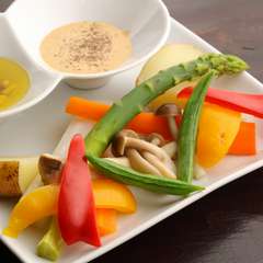 温野菜のバーニャカウダーソース、自家製ゴマソース、2種