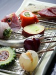 季節の旬な食材を用いた串料理も好評。（写真は一例です）