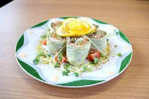 サーモンの湯葉巻