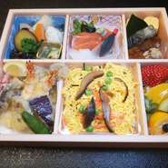 素材からこだわり、手間ひまかけた手作りの味。