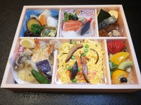 手作りの月替わりメニュー松花堂弁当をご自宅までお届けします。(大津市内)