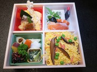 仕出し弁当　ユニ折詰ご配達用

＊ご注文５個～４日前に予約承ります。
ご配達区域　大津市近郊（当店より１０キロ以内）
