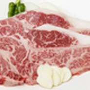 とろけるような肉質は近江牛はもちろん、その時々に仕入れられる極上の国産和牛独特のものです。 