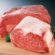 肉は刺しの入り具合いや肉の色などを自分の目で確認し、納得したものだけを仕入れています。特におすすめはリブロース。脂のノリ具合や肉の柔らかさなどを堪能してください。