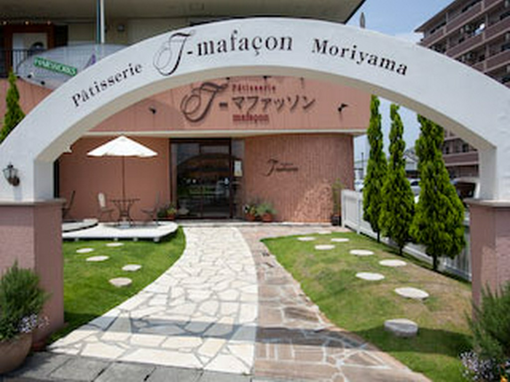 アーチをくぐると別世界