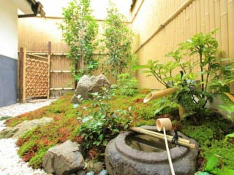 坪庭を眺めながら、時間を忘れてゆったり過ごせる