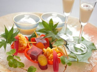 必要な食材は、全て自身の舌で確かめてから