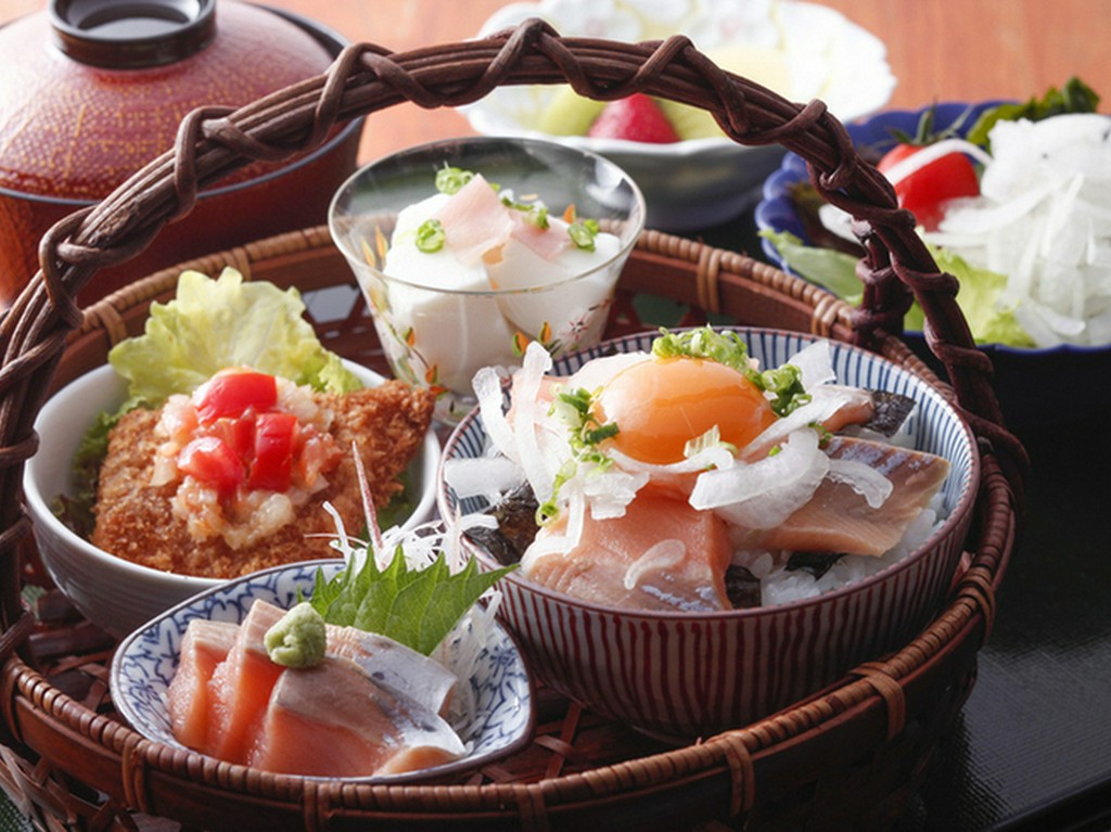 サクラマス春かご膳