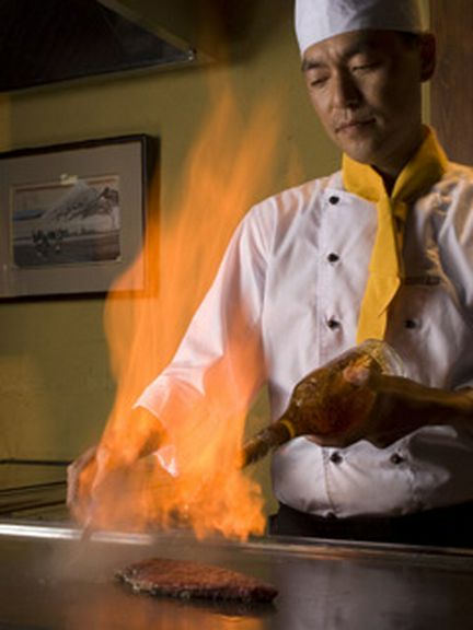 目の前でシェフが焼き上げる最高級ステーキがお手頃価格で