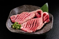 当店人気No.1メニュー！前バラのお肉を網目状にカットした『匠カットカルビ』