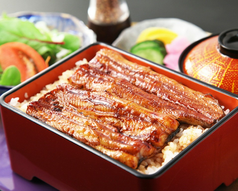 柔らかく、ふっくら、香ばしく焼きあげた　『特上うな重』　