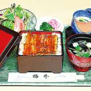 平日、火曜日～金曜日の限定！
活うなぎは小ぶりですが、美味さは変わりません。
＊活うなぎランチは、お席のご予約はお受けしていません。順次ご案内致します。
