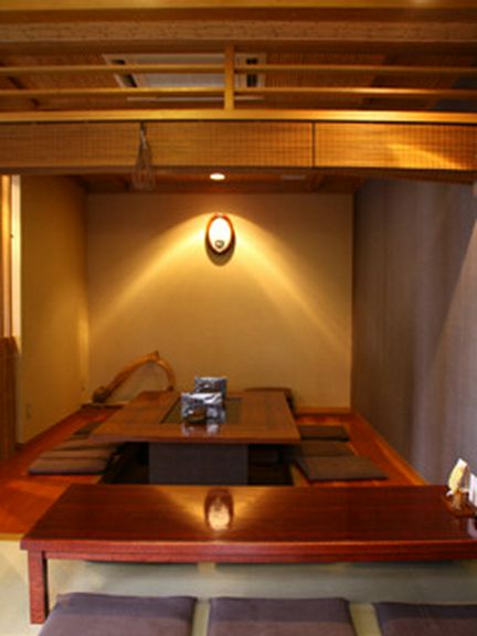 堀ごたつの席は大家族の方に人気。