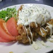 鹿児島の銘柄鶏、赤鶏さつまと鹿児島の黒酢！　手作りタルタルで仕上げます。