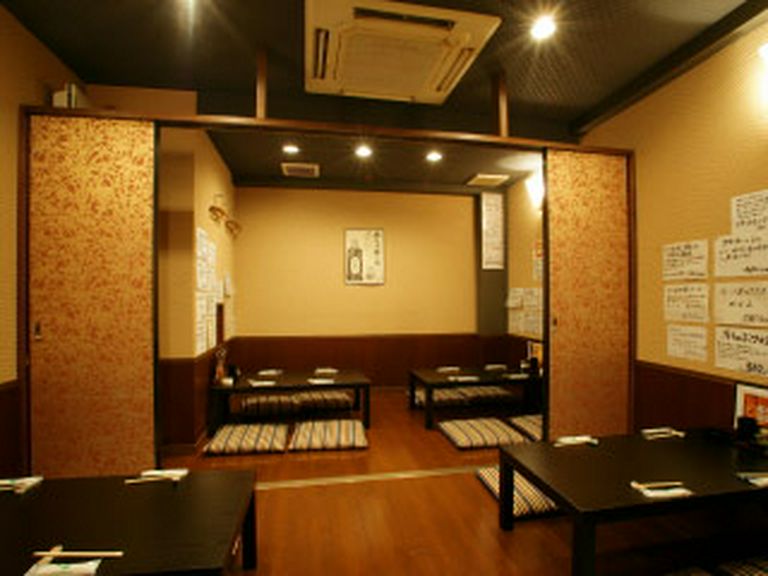 外階段から入る地下はまさに秘密基地感覚!