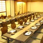 最大70名まで入れる広々とした宴会場や少人数向けの座敷を完備