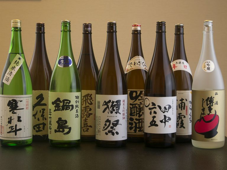 九州の地酒や希少な日本酒、焼酎が種類豊富に揃っています