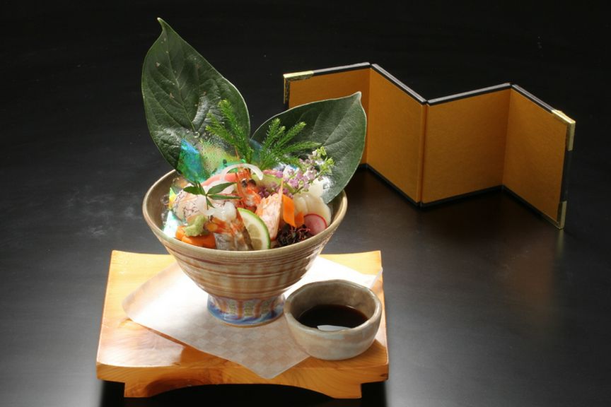 厳選された食材で腕を振るいます。