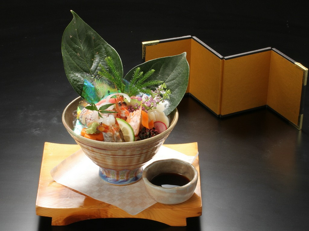 厳選された食材で腕を振るいます。