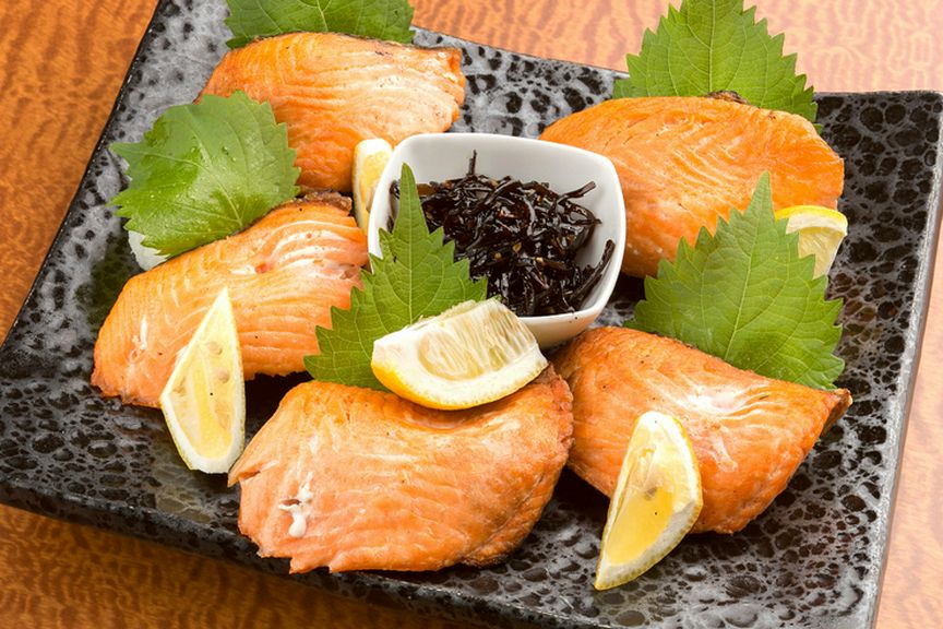 獲れたての味わいを満喫できる魚料理。今宵の一杯とともにぜひ