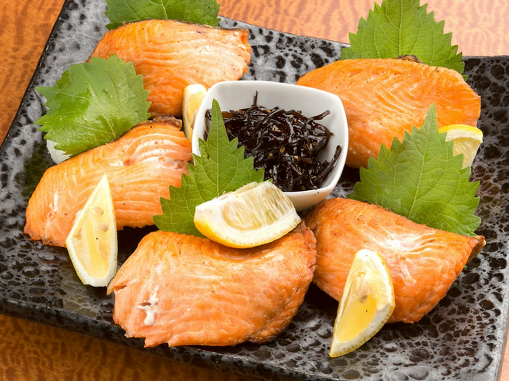 獲れたての味わいを満喫できる魚料理。今宵の一杯とともにぜひ