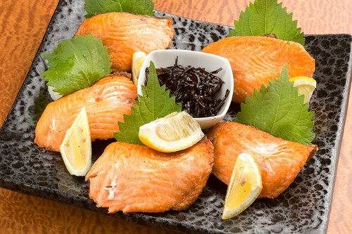 獲れたての味わいを満喫できる魚料理。今宵の一杯とともにぜひ