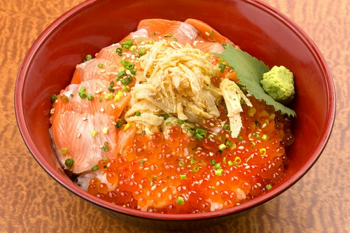 〆　鮭とイクラの親子丼　