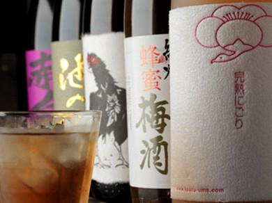 全国から取り寄せた焼酎は50種類以上、梅酒も20種類揃っています