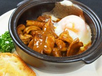 静岡産の豚のモツとガツを特製カレールーで煮込みます。昭和50年からのヒットメニューです。
