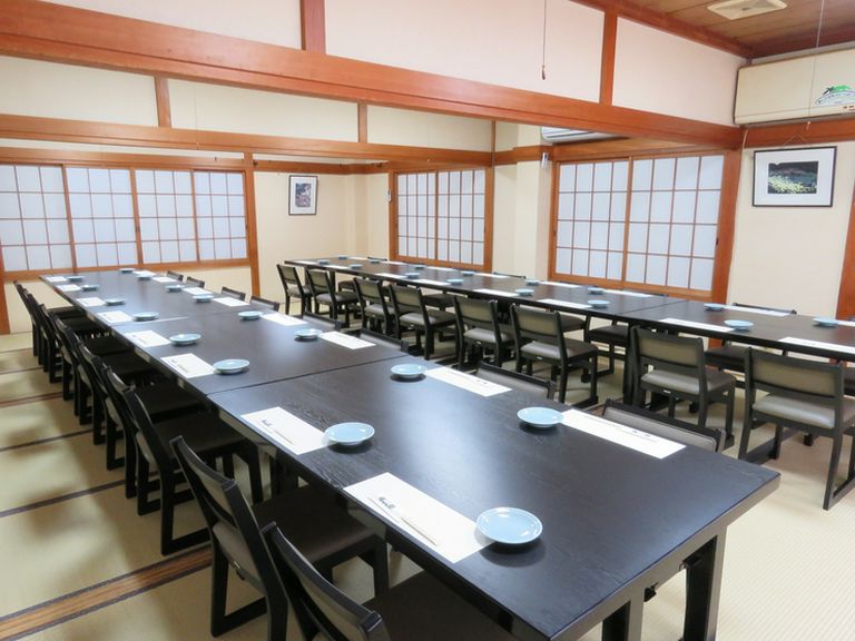 【お座敷個室】　最大36名様がお寛ぎ頂けます。