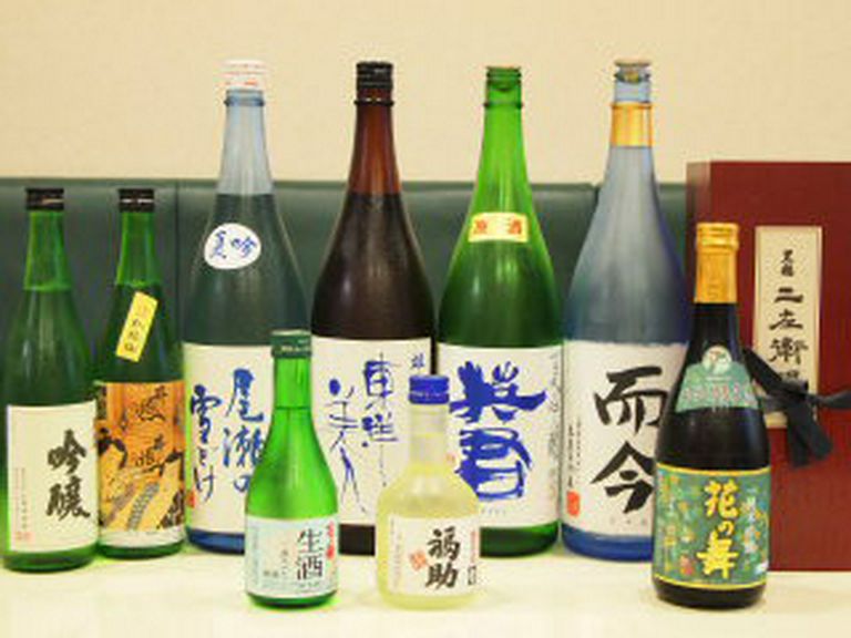 ＜地酒＞　「静岡地酒５種」はお料理にもぴったり。