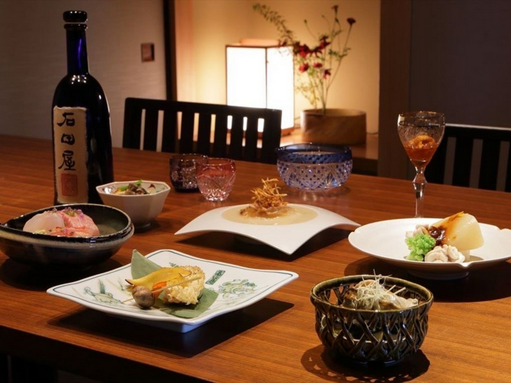 3階個室を設えました。コロナ拡大対策として3名様から