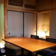 3階に個室兼宴会場をオープン致しました。
団体様でのご利用もお受付しております。また新たな美食倶楽部蓮の使い方が増えますので、この機会に是非ご利用くださいませ。
