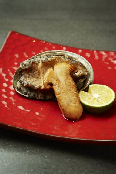 季節の食材を取り入れたコースをご用意しております