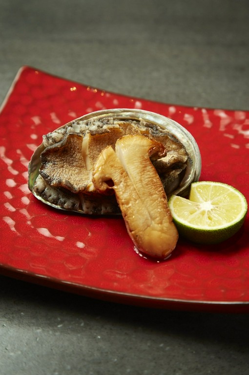 季節の食材を取り入れたコースをご用意しております